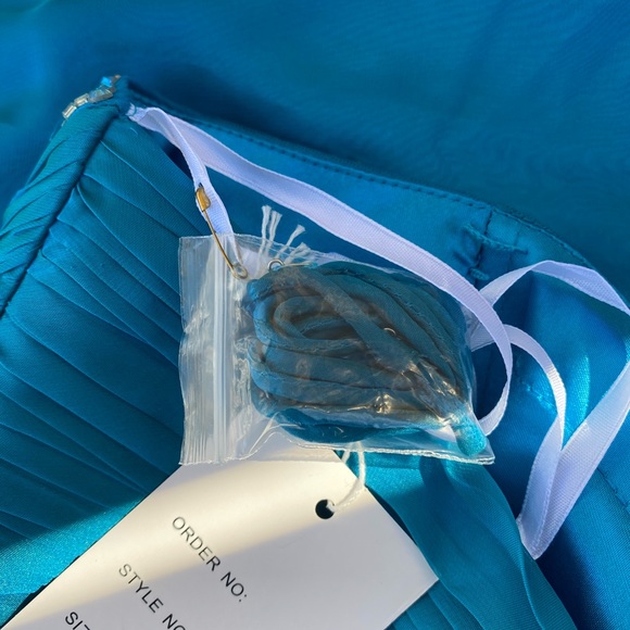 ✨NWT✨ 2Cute Jewelled Bodice in Deep Teal Prom Dress - Picture 6 of 10